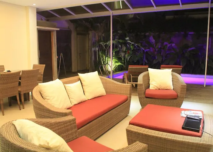 Mirahvillas, 2br With Large Private Pool Lodge Seminyak